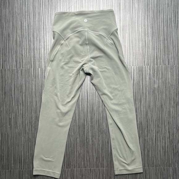 Lululemon Get Centred High Rise Crop 21" (Size 4) - Grey Sage - Picture 8 of 9